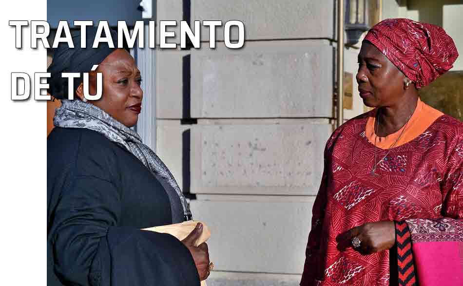 Tutear Dos mujeres charlando