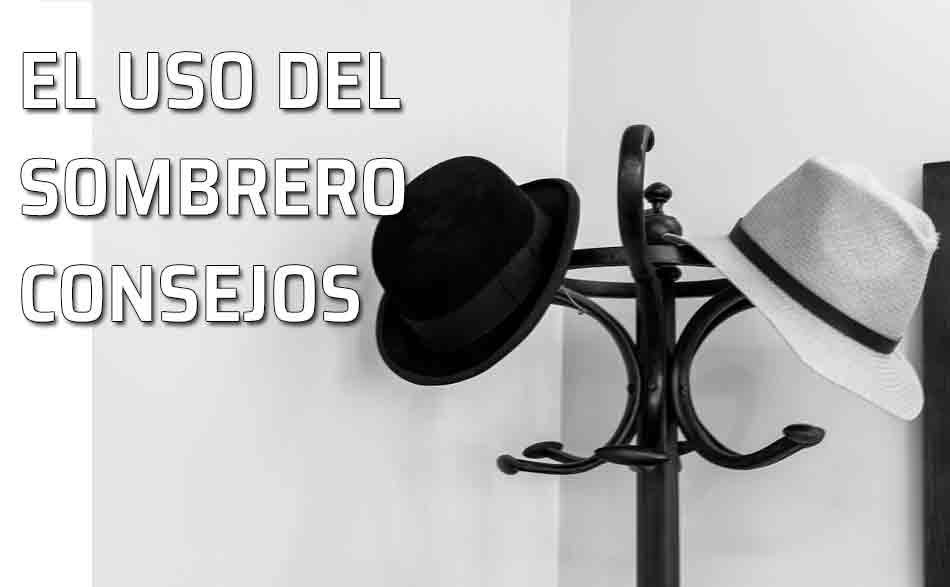 Uso del sombrero. Sombreros en un perchero