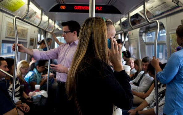 Teléfono celular. El autobús y el teléfono móvil