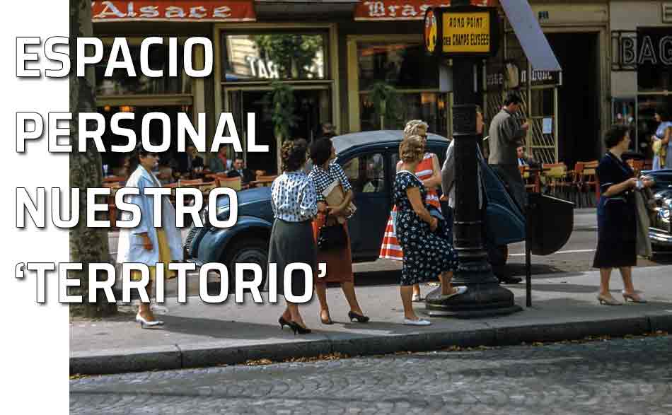 Espacio personal. Mujeres en la calle de un ciudad