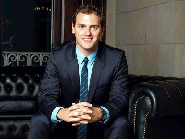 Albert Rivera. Dedos entrelazados - Albert Rivera
