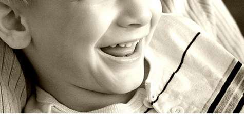 Sonrisa. Chico sonriendo.