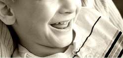 Sonrisa. Chico sonriendo.