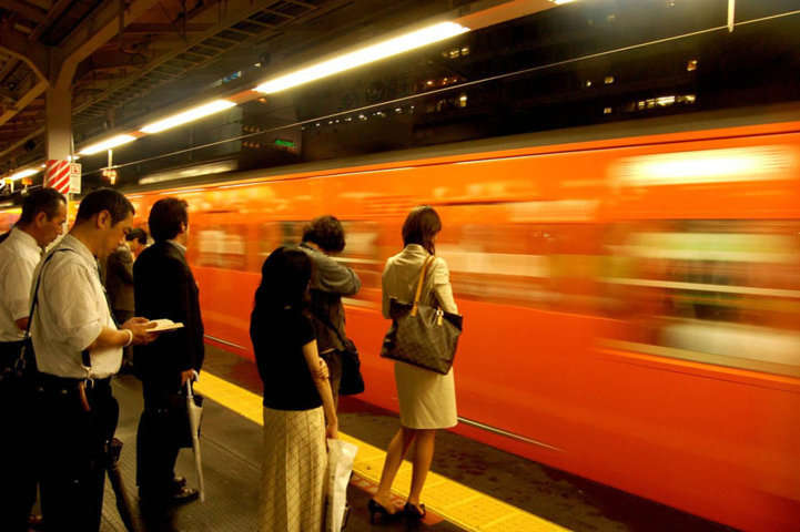 Espera. Esperando al metro