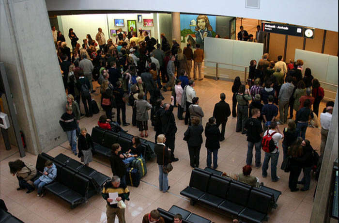 Esperar. Sala de espera del aeropuerto de Hamburgo