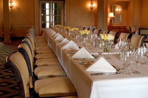 Invitados a un banquete de boda
