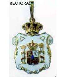 Imagen Protocolo & Etiqueta. Medallas, placas y emblemas. Traje académico. Simbología universitaria.
